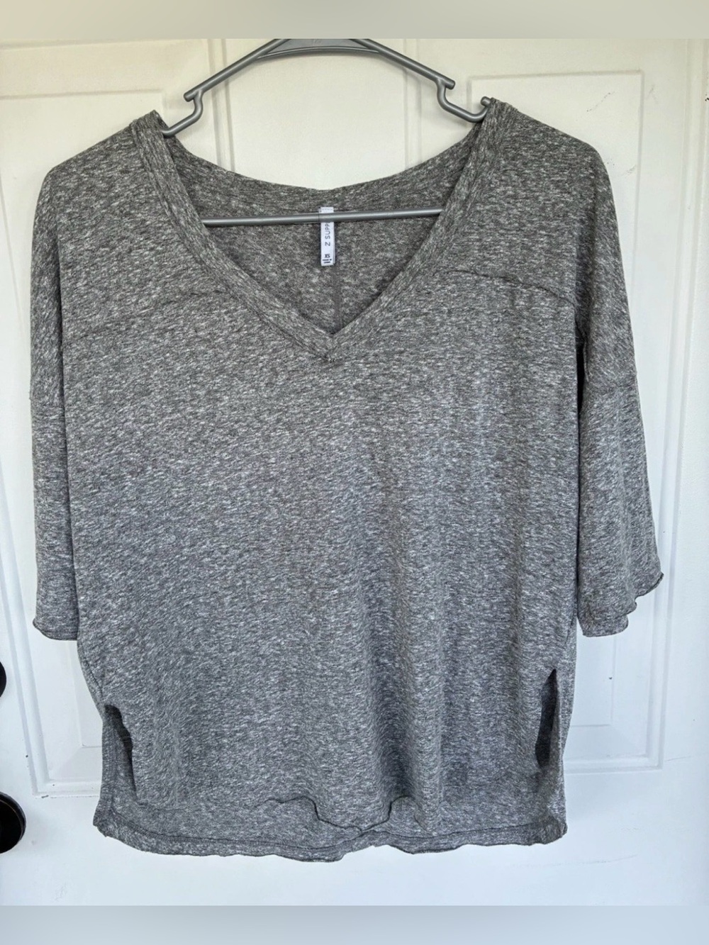 Z Supply Women's Gray V-Neck Short Sleeve Shirt Size XSmall